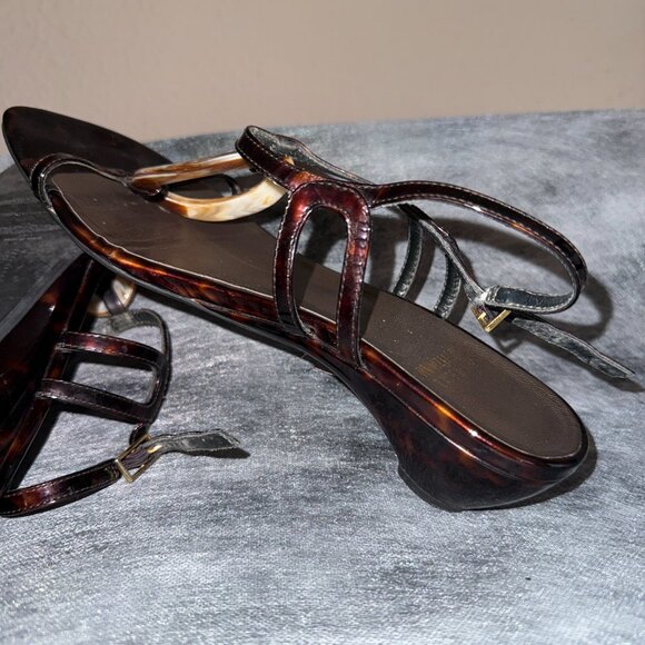 Stuart Weizman strappy sandal with tortoise shell - Picture 4 of 4